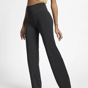 Women's Yoga Training Pants
Nike Power